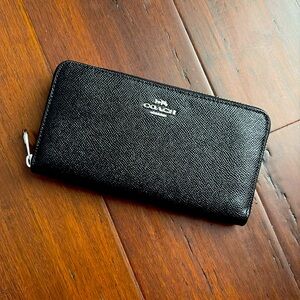 Black Coach Wallet. Never been used. Has multiple compartments